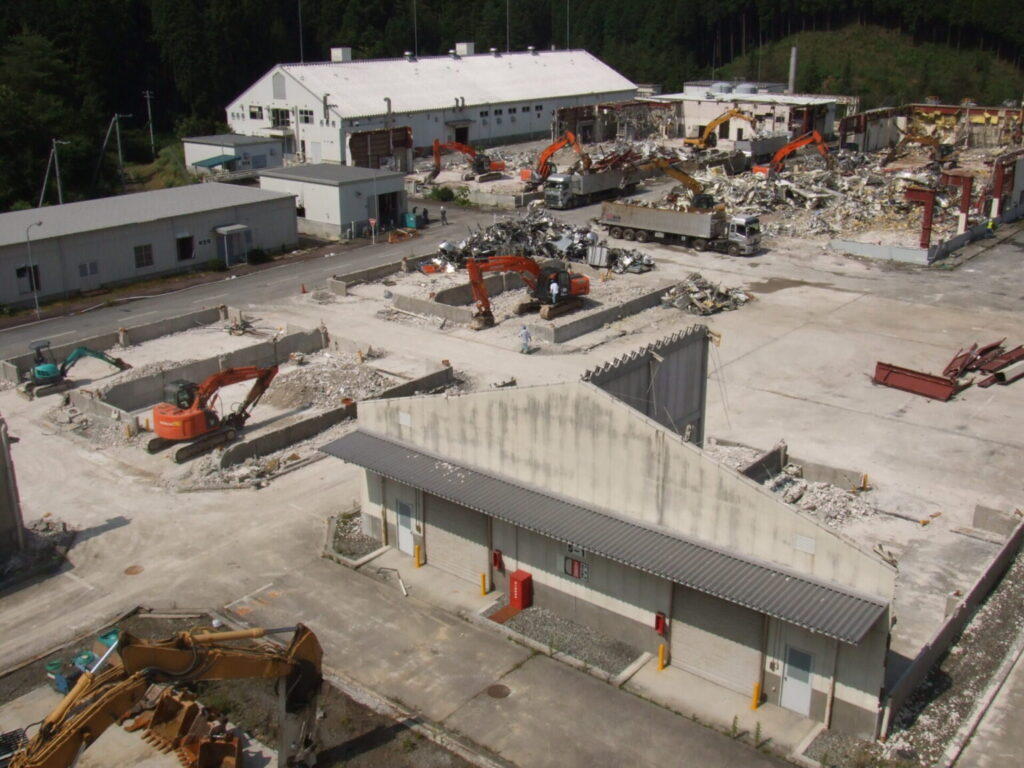 某化学企業生野工場解体工事