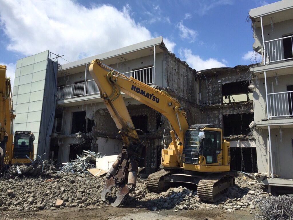 某電機メーカー尼崎久々知寮解体工事